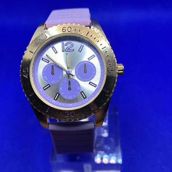 3/$12  Ladies Chronograph style watch - never worn - Picture 1 of 3